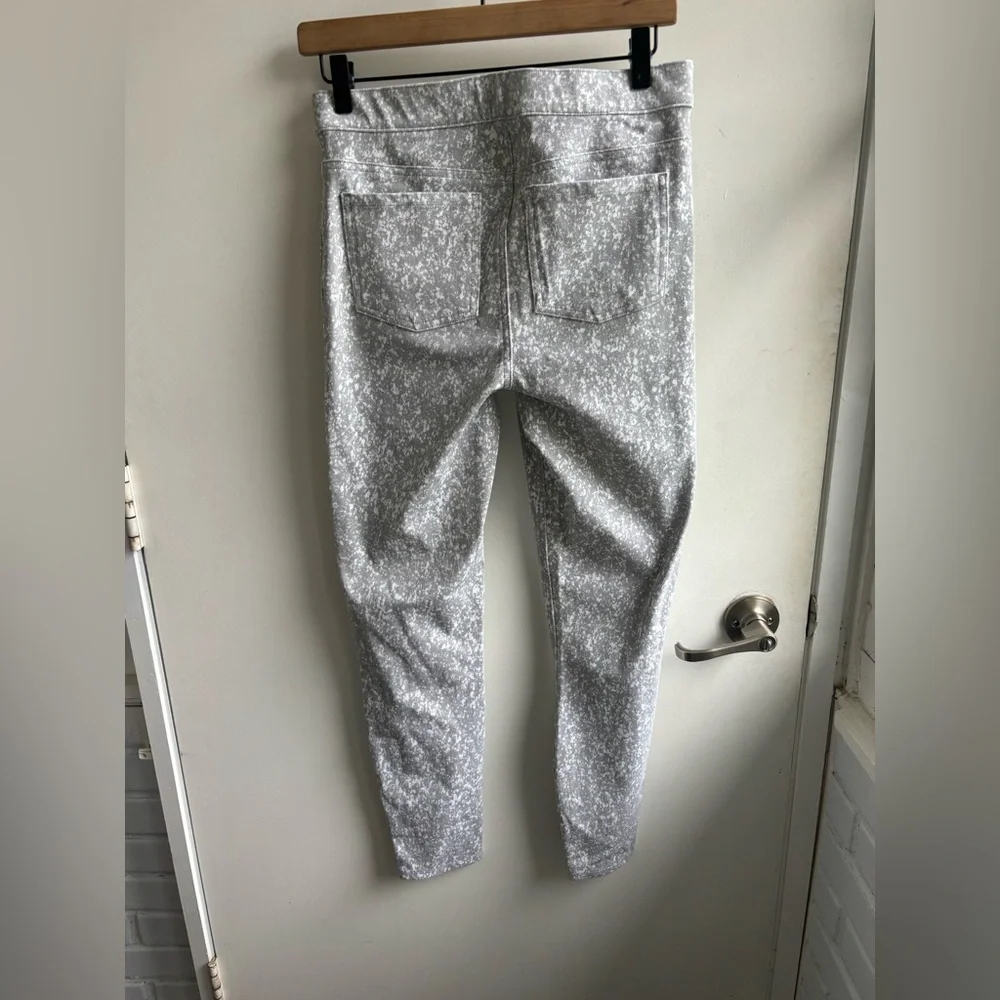 Spanx NEW WITH TAGS Tummy Control Ankle Jean-Ish Leggings medium layered‎